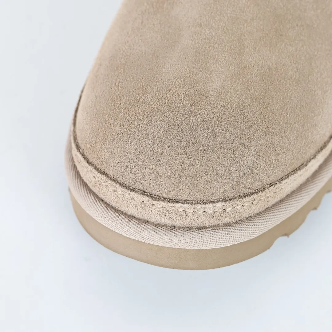 Pick up locally 💰640 Core recommendation with good price It is a very suitable choice for home furnishings. In the new year, uug launched a series of styles, which are partial to the preferences of young consumers and have also moved to the forefront of fashion trends. Shoe body material: water-repellent coated suede upper, 17mm UGGPURE™ implantable wool insole, lightweight non-slip and comfortable rubber outsole, with brand LOGO and trademark. Comes with a full set of packaging. Size: 35 36 37 38 39 40 41 42 43 44